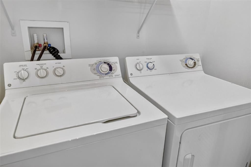 Activo con contrato: $250,000 (2 camas, 2 baños, 1156 Pies cuadrados)