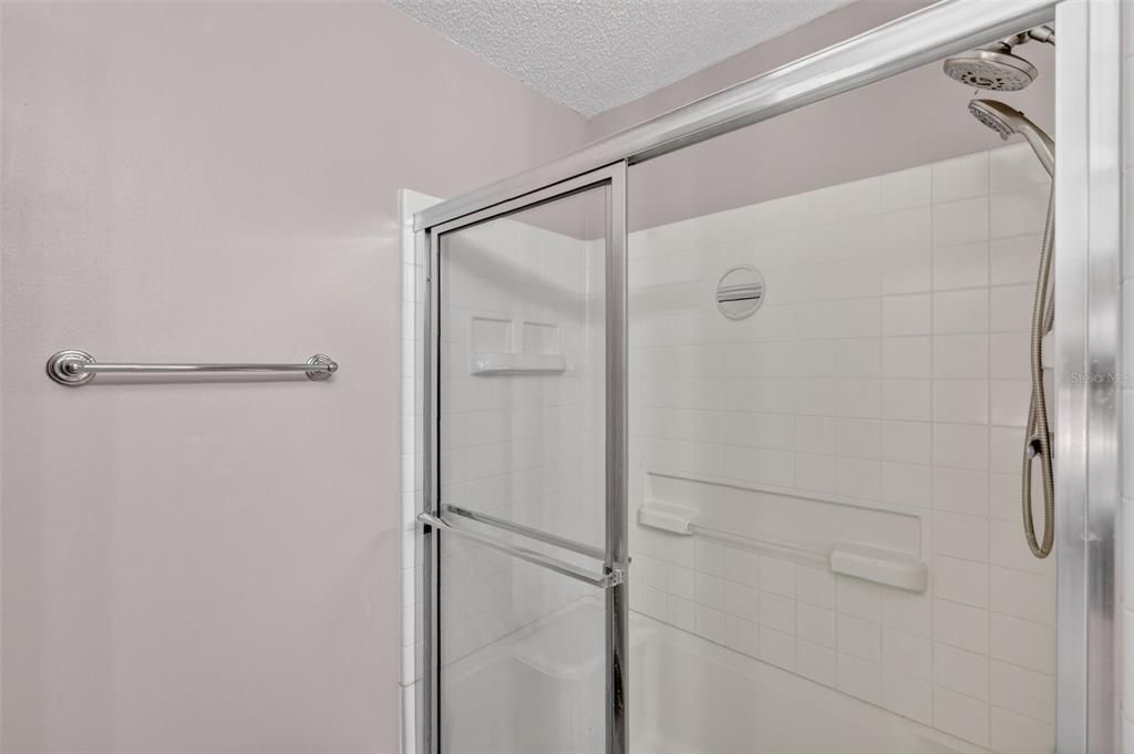 Activo con contrato: $250,000 (2 camas, 2 baños, 1156 Pies cuadrados)