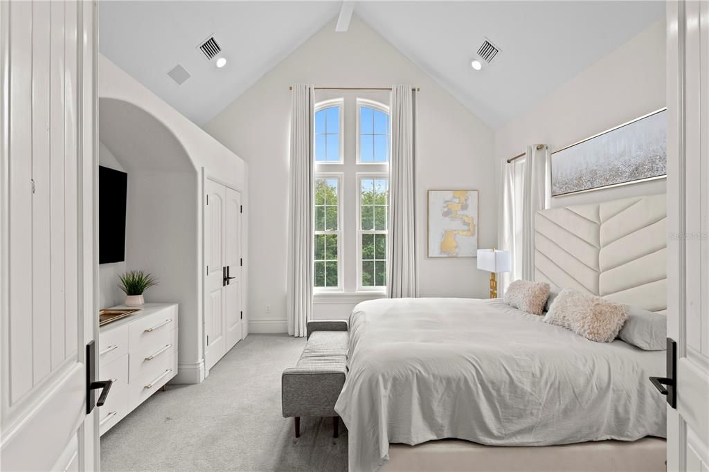 For Sale: $3,550,000 (4 beds, 5 baths, 4892 Square Feet)