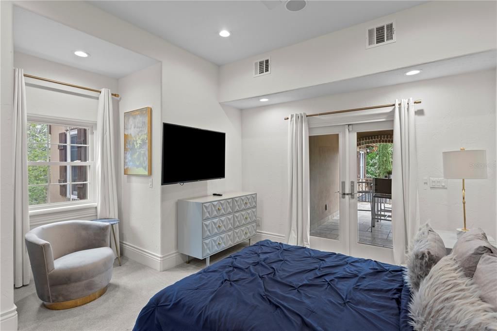 For Sale: $3,550,000 (4 beds, 5 baths, 4892 Square Feet)