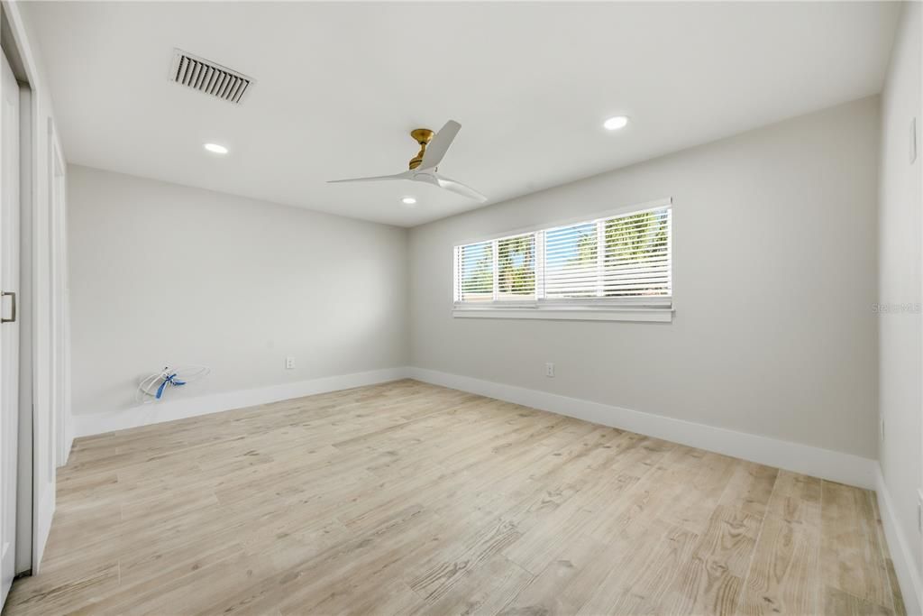 For Rent: $3,700 (4 beds, 2 baths, 1703 Square Feet)