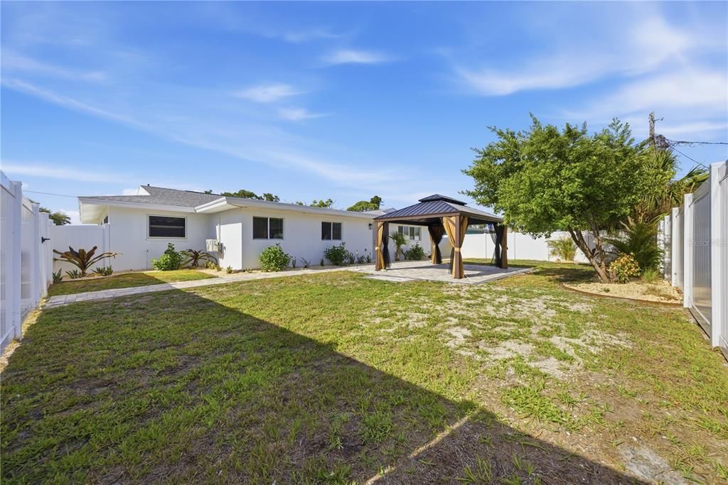 For Rent: $3,700 (4 beds, 2 baths, 1703 Square Feet)