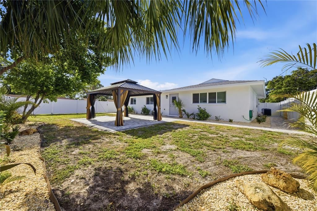 For Rent: $3,700 (4 beds, 2 baths, 1703 Square Feet)