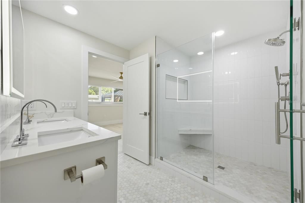 For Rent: $3,700 (4 beds, 2 baths, 1703 Square Feet)