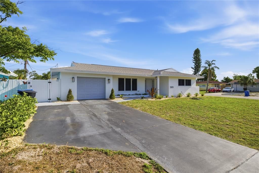 For Rent: $3,700 (4 beds, 2 baths, 1703 Square Feet)