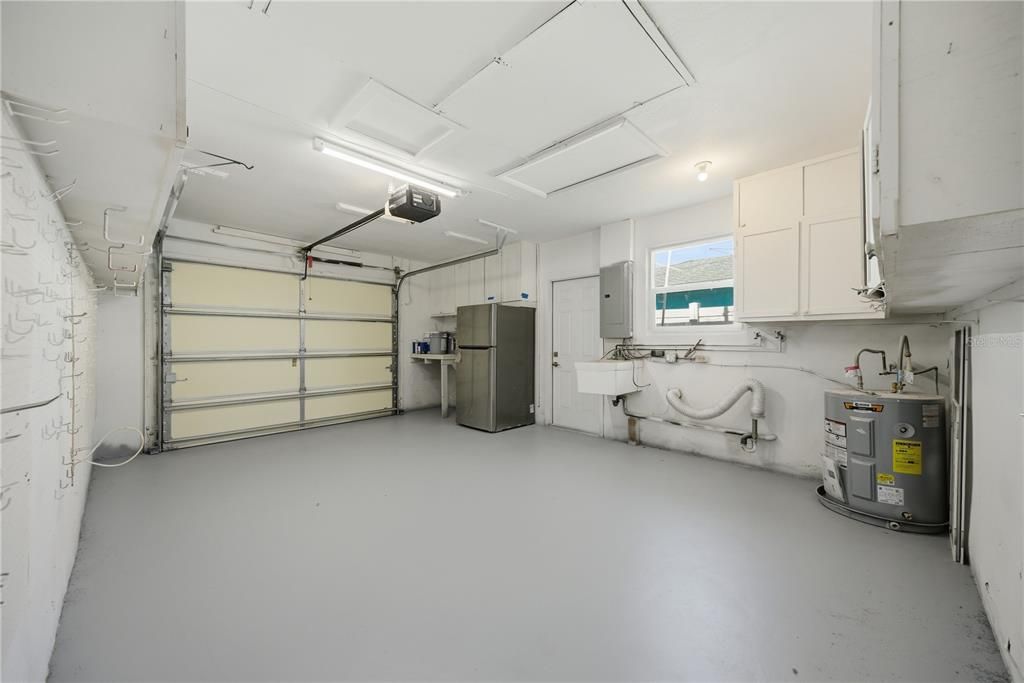For Rent: $3,700 (4 beds, 2 baths, 1703 Square Feet)