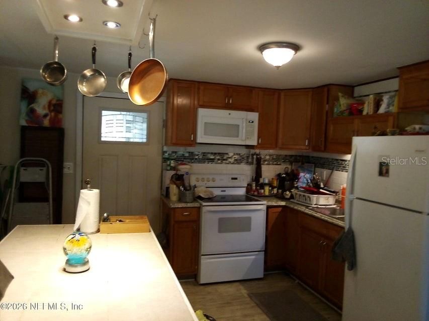 For Sale: $82,500 (2 beds, 2 baths, 1056 Square Feet)