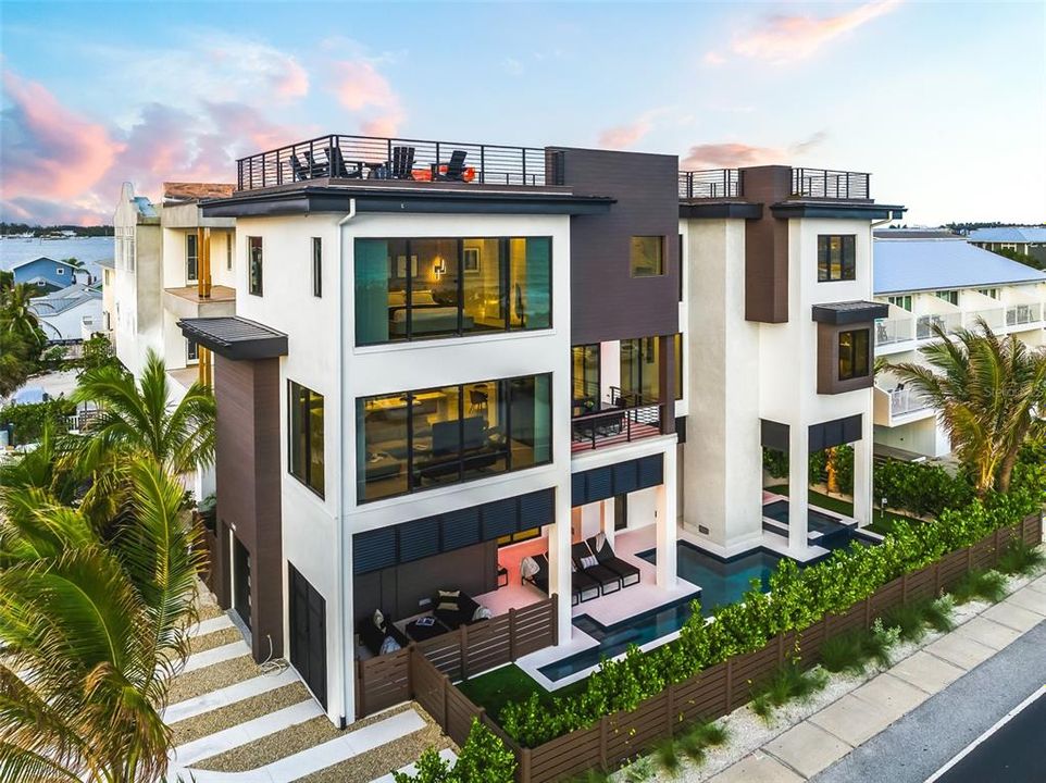 На продажу: $6,295,000 (6 спален, 5 ванн, 3375 Квадратных фут)