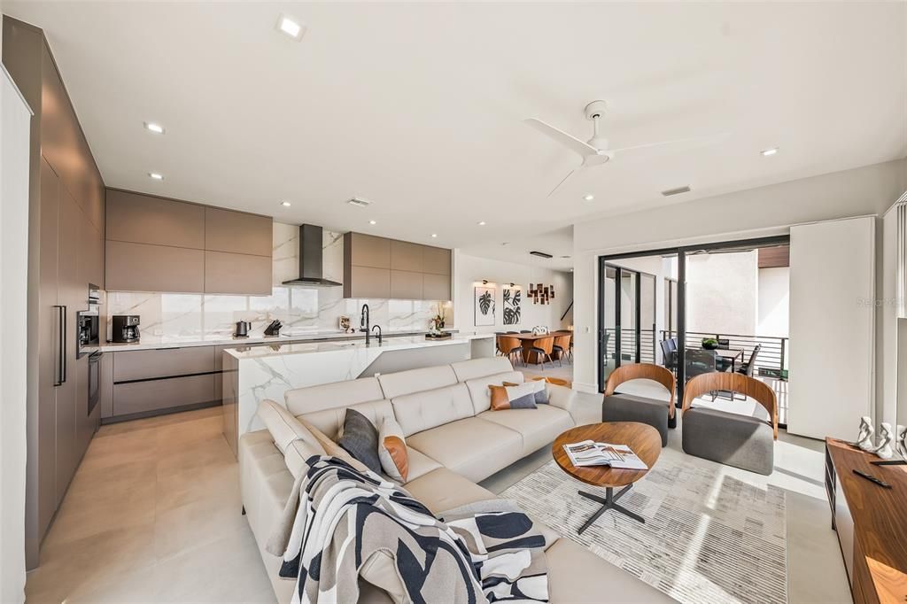 На продажу: $6,295,000 (6 спален, 5 ванн, 3375 Квадратных фут)