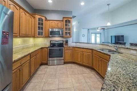 В аренду: $2,700 (4 спален, 2 ванн, 2168 Квадратных фут)