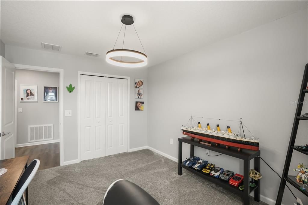 Activo con contrato: $375,000 (4 camas, 2 baños, 2600 Pies cuadrados)