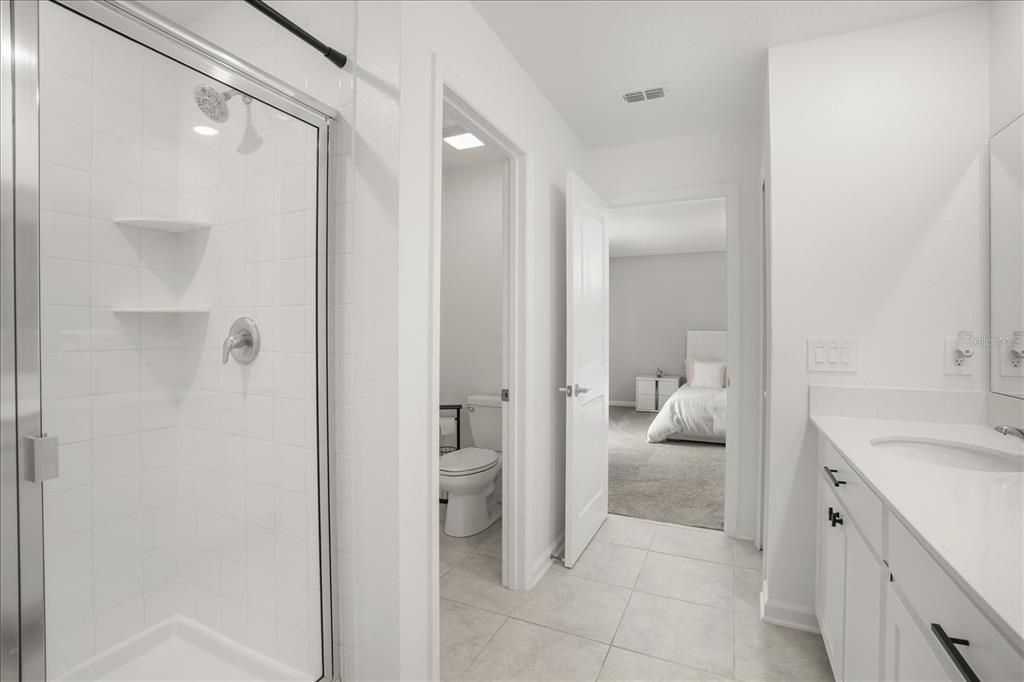 Activo con contrato: $375,000 (4 camas, 2 baños, 2600 Pies cuadrados)