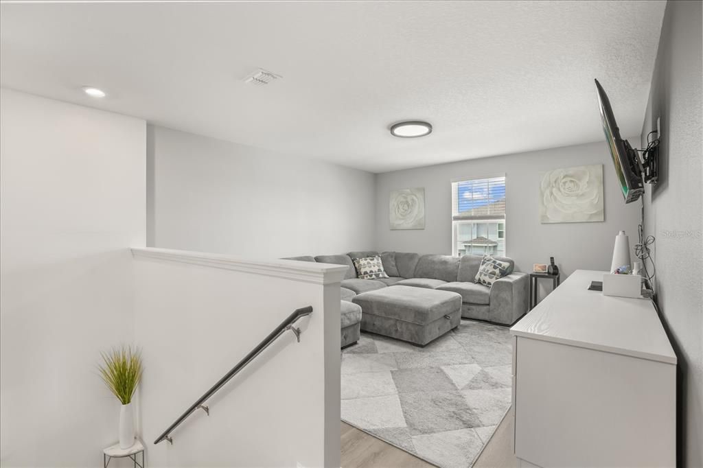 Activo con contrato: $375,000 (4 camas, 2 baños, 2600 Pies cuadrados)