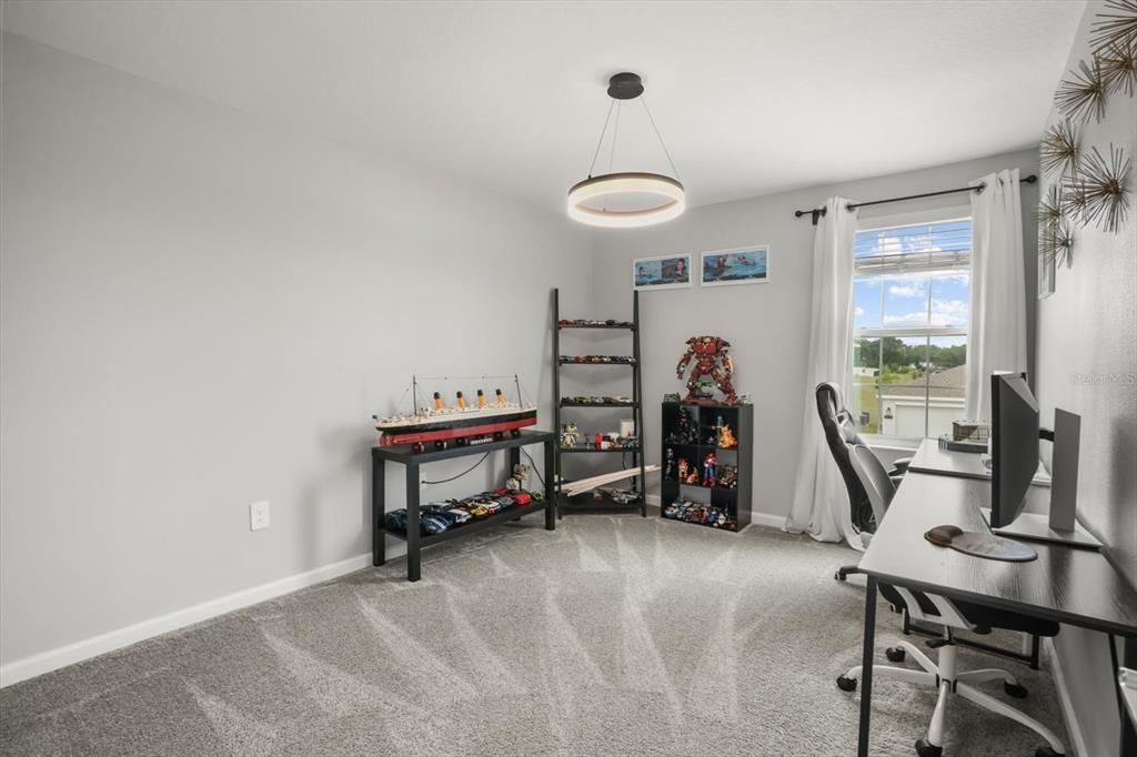 Activo con contrato: $375,000 (4 camas, 2 baños, 2600 Pies cuadrados)