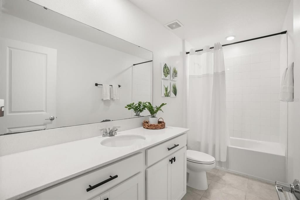 Activo con contrato: $375,000 (4 camas, 2 baños, 2600 Pies cuadrados)