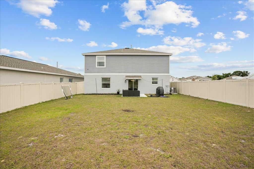 Activo con contrato: $375,000 (4 camas, 2 baños, 2600 Pies cuadrados)
