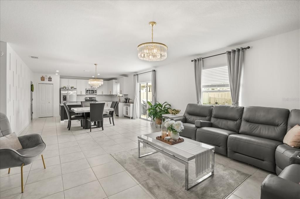 Activo con contrato: $375,000 (4 camas, 2 baños, 2600 Pies cuadrados)