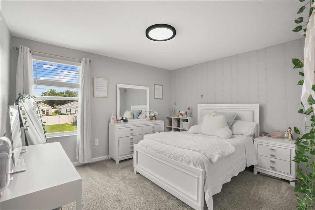 Activo con contrato: $375,000 (4 camas, 2 baños, 2600 Pies cuadrados)