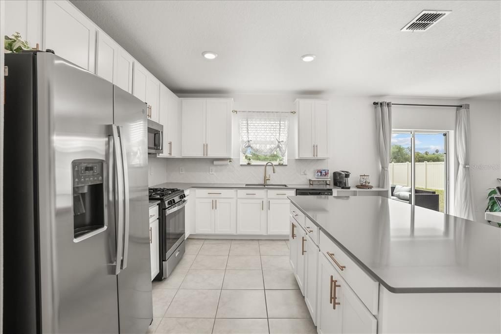 Activo con contrato: $375,000 (4 camas, 2 baños, 2600 Pies cuadrados)
