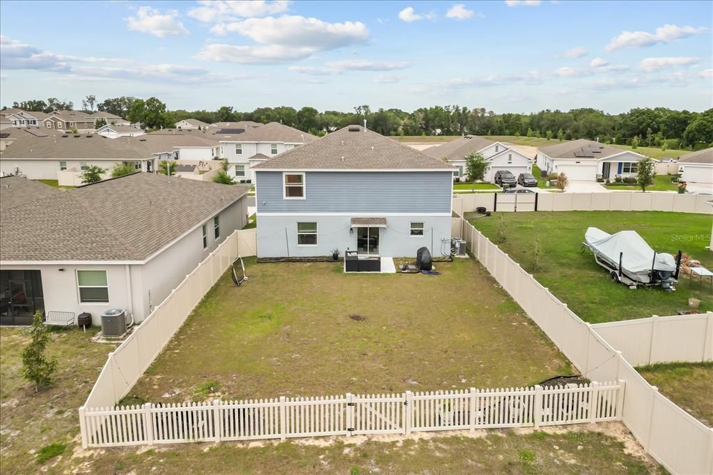 Activo con contrato: $375,000 (4 camas, 2 baños, 2600 Pies cuadrados)