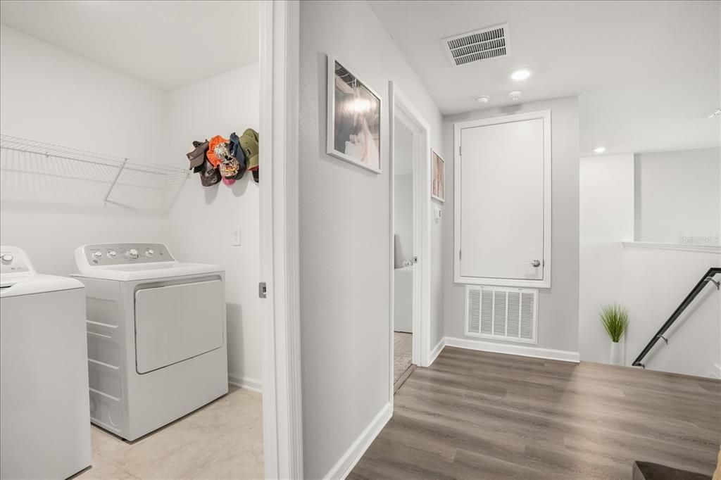 Activo con contrato: $375,000 (4 camas, 2 baños, 2600 Pies cuadrados)