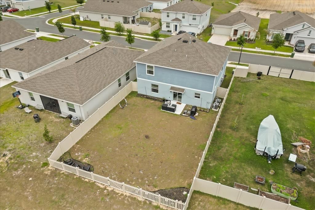 Activo con contrato: $375,000 (4 camas, 2 baños, 2600 Pies cuadrados)