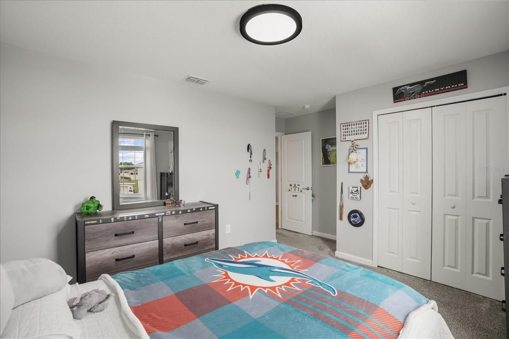 Activo con contrato: $375,000 (4 camas, 2 baños, 2600 Pies cuadrados)