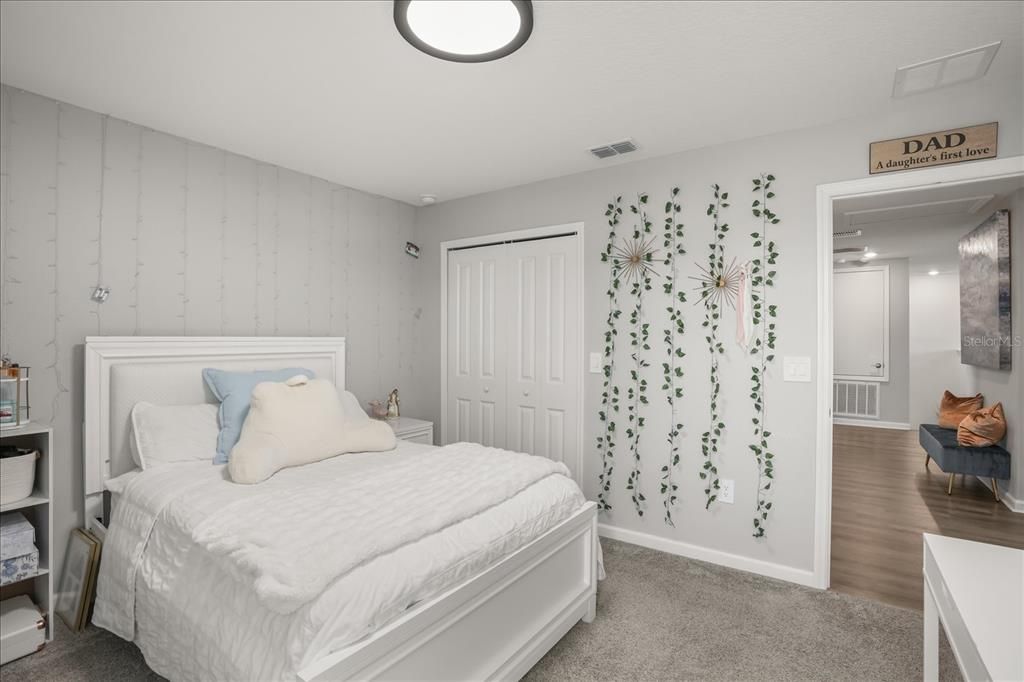 Activo con contrato: $375,000 (4 camas, 2 baños, 2600 Pies cuadrados)