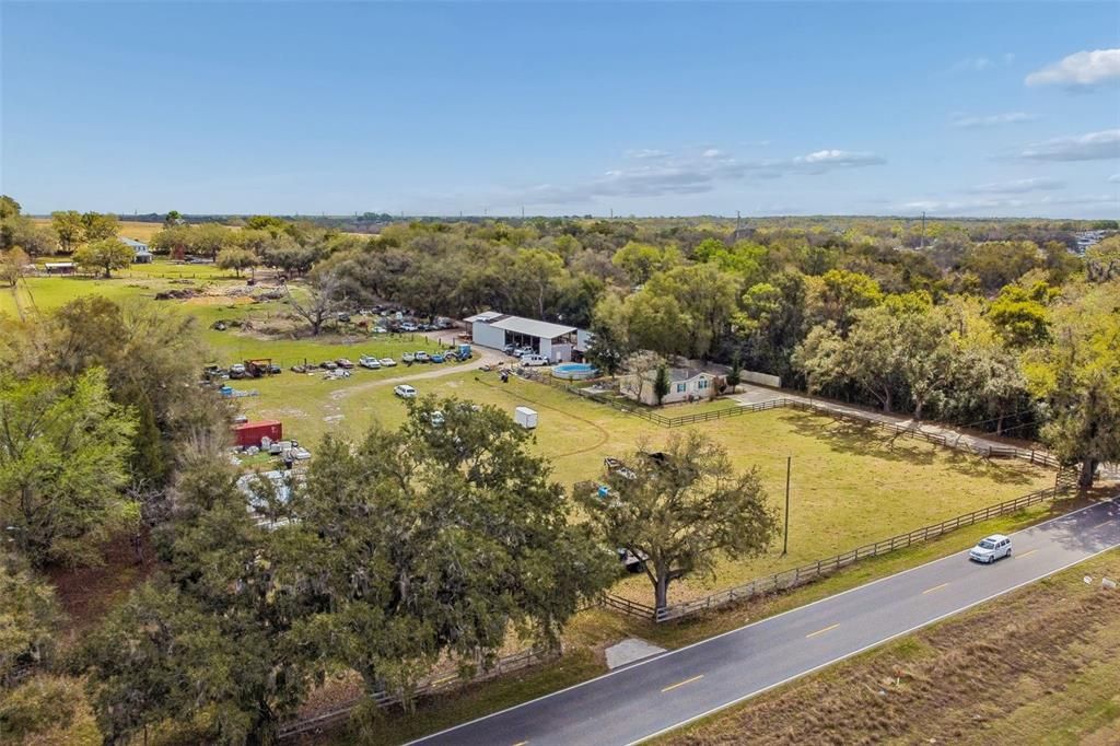 На продажу: $850,000 (4.89 acres)