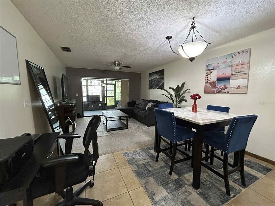 Active With Contract: $179,900 (2 beds, 1 baths, 884 Square Feet)