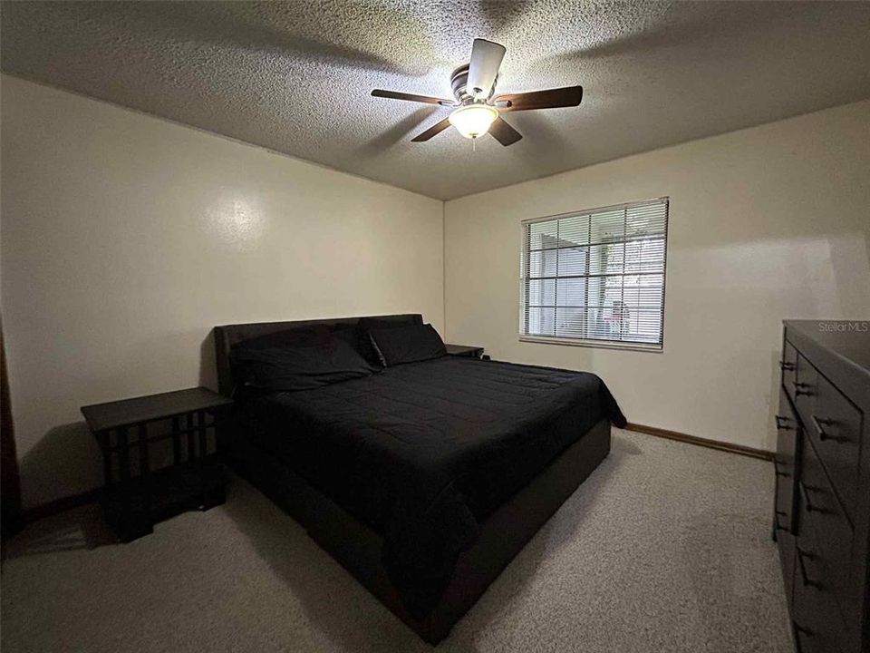 Active With Contract: $179,900 (2 beds, 1 baths, 884 Square Feet)