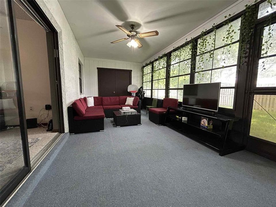 Active With Contract: $179,900 (2 beds, 1 baths, 884 Square Feet)