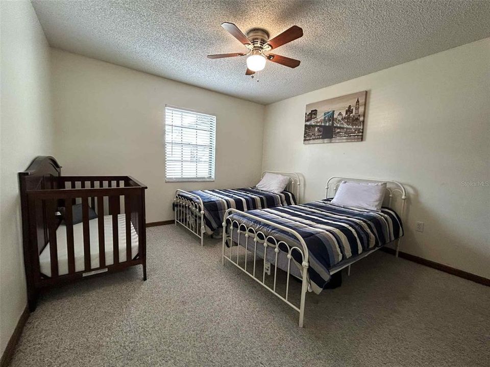 Active With Contract: $179,900 (2 beds, 1 baths, 884 Square Feet)