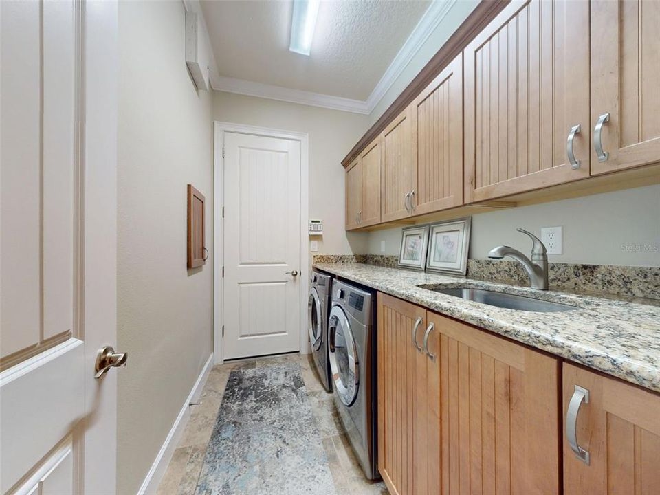 Под контрактом: $429,900 (2 спален, 2 ванн, 1973 Квадратных фут)