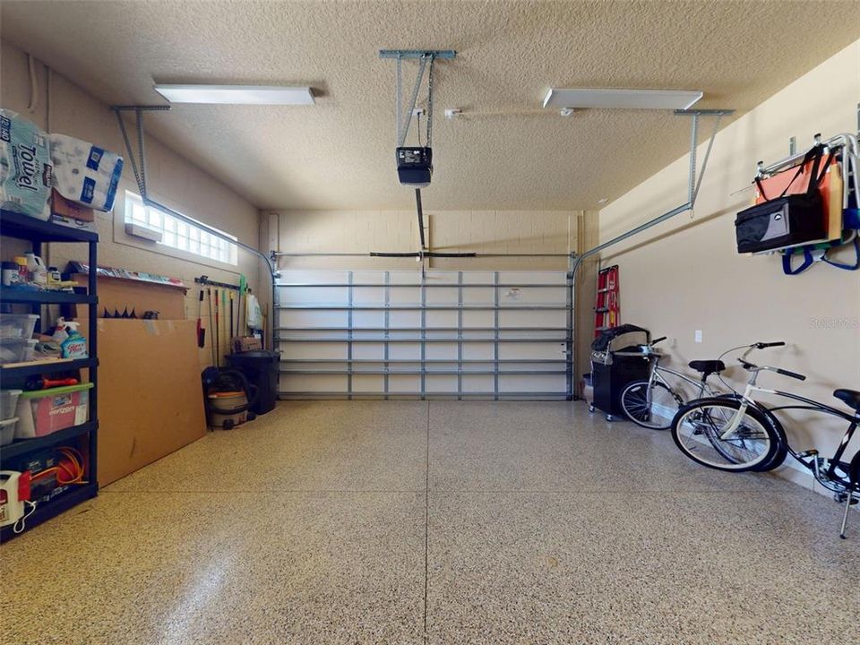 Под контрактом: $429,900 (2 спален, 2 ванн, 1973 Квадратных фут)