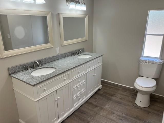 For Sale: $189,000 (2 beds, 2 baths, 924 Square Feet)