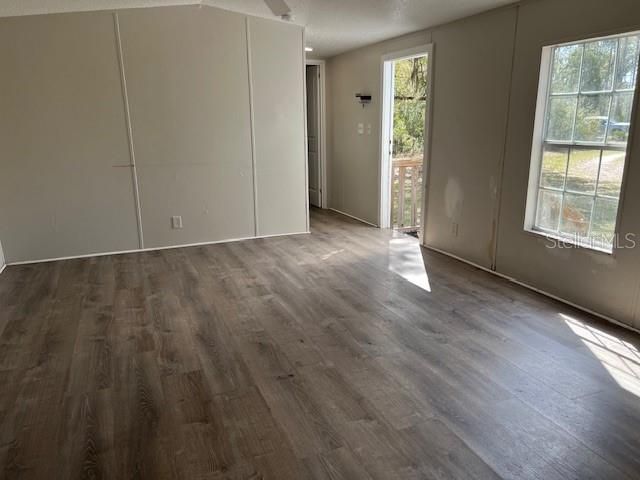 For Sale: $189,000 (2 beds, 2 baths, 924 Square Feet)