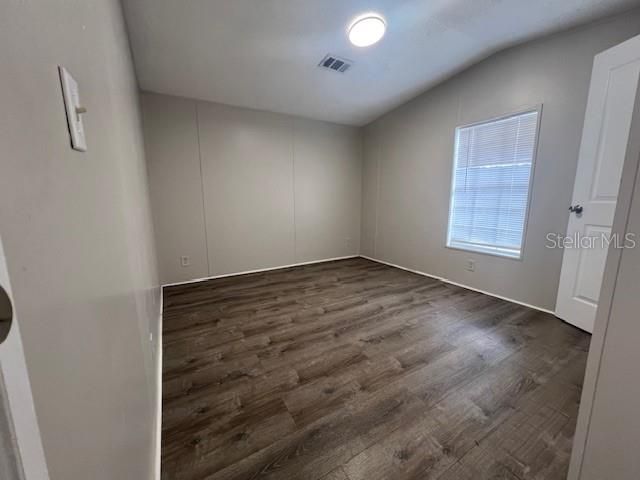 For Sale: $189,000 (2 beds, 2 baths, 924 Square Feet)