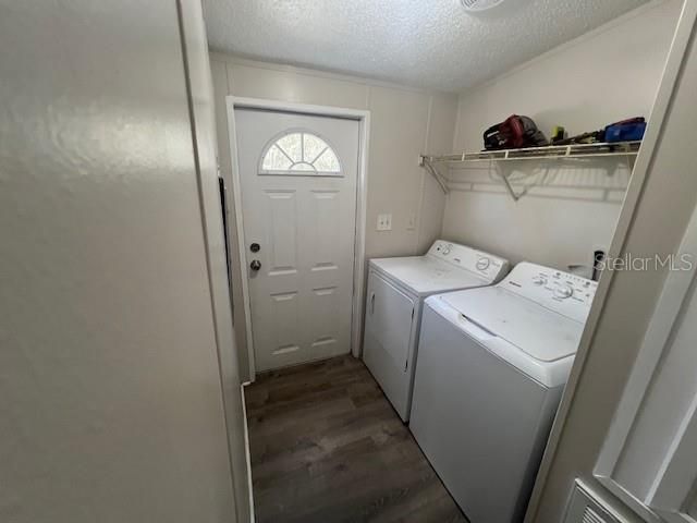 For Sale: $189,000 (2 beds, 2 baths, 924 Square Feet)