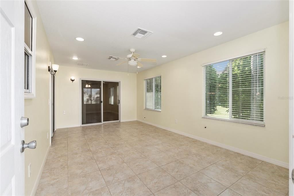 Active With Contract: $289,000 (2 beds, 2 baths, 1388 Square Feet)