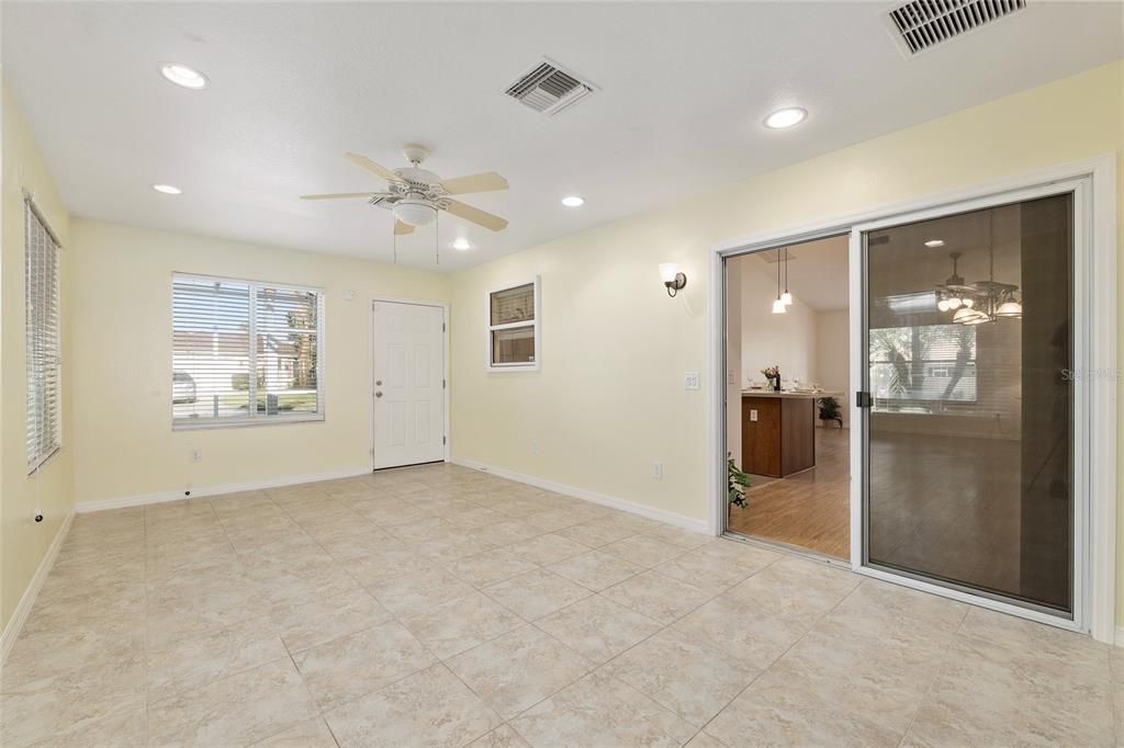 Active With Contract: $289,000 (2 beds, 2 baths, 1388 Square Feet)