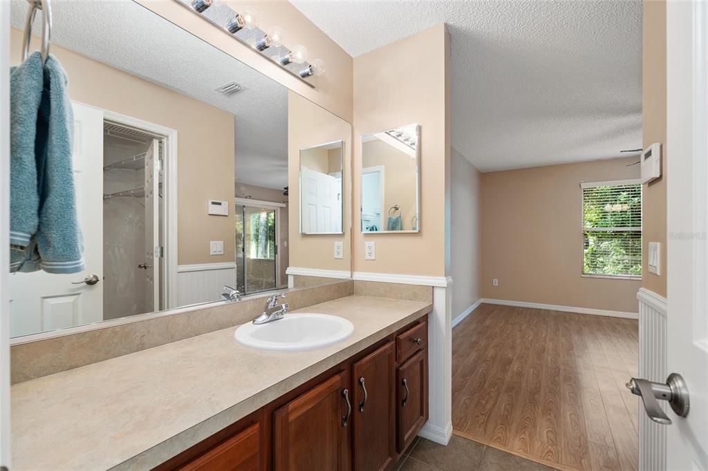 Active With Contract: $289,000 (2 beds, 2 baths, 1388 Square Feet)