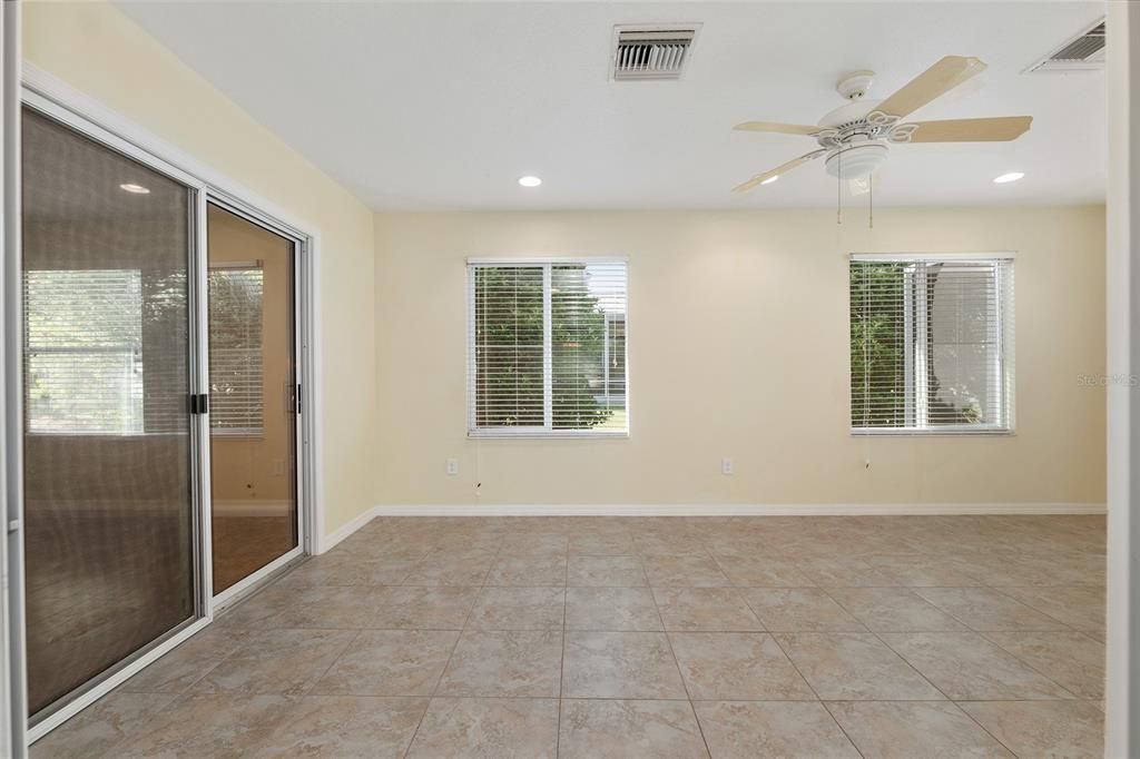 Active With Contract: $289,000 (2 beds, 2 baths, 1388 Square Feet)