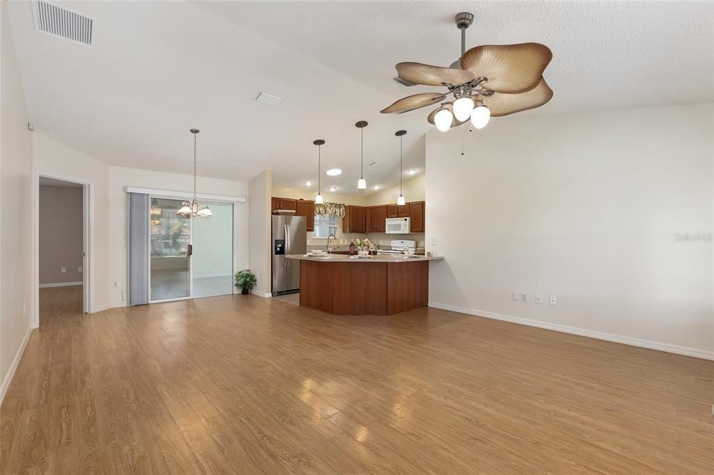 Active With Contract: $289,000 (2 beds, 2 baths, 1388 Square Feet)