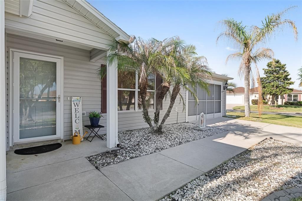 Active With Contract: $289,000 (2 beds, 2 baths, 1388 Square Feet)