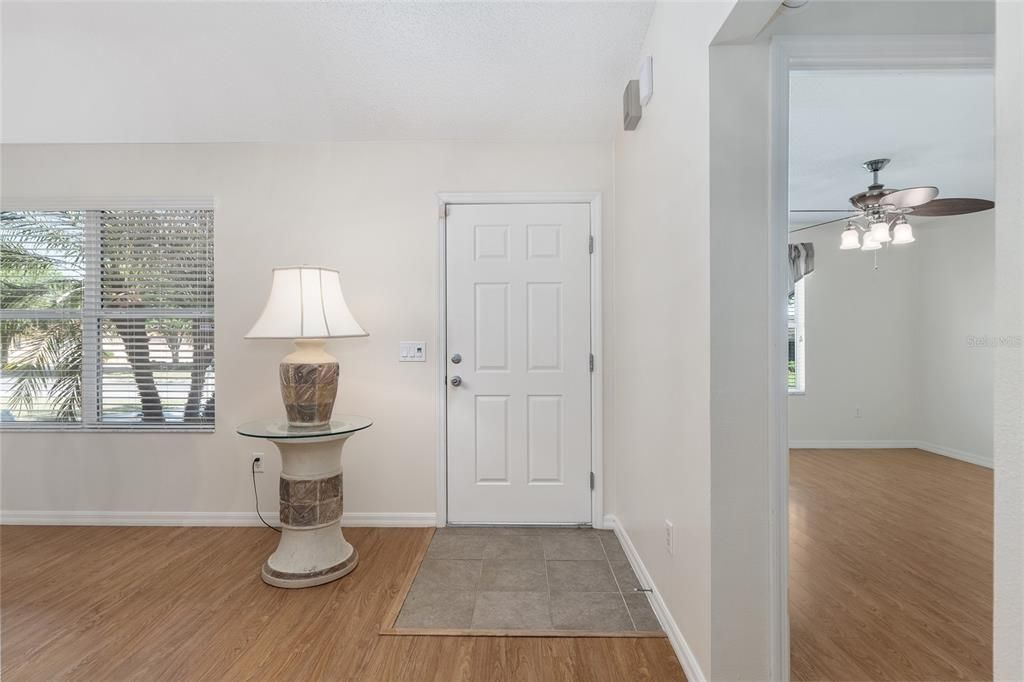 Active With Contract: $289,000 (2 beds, 2 baths, 1388 Square Feet)