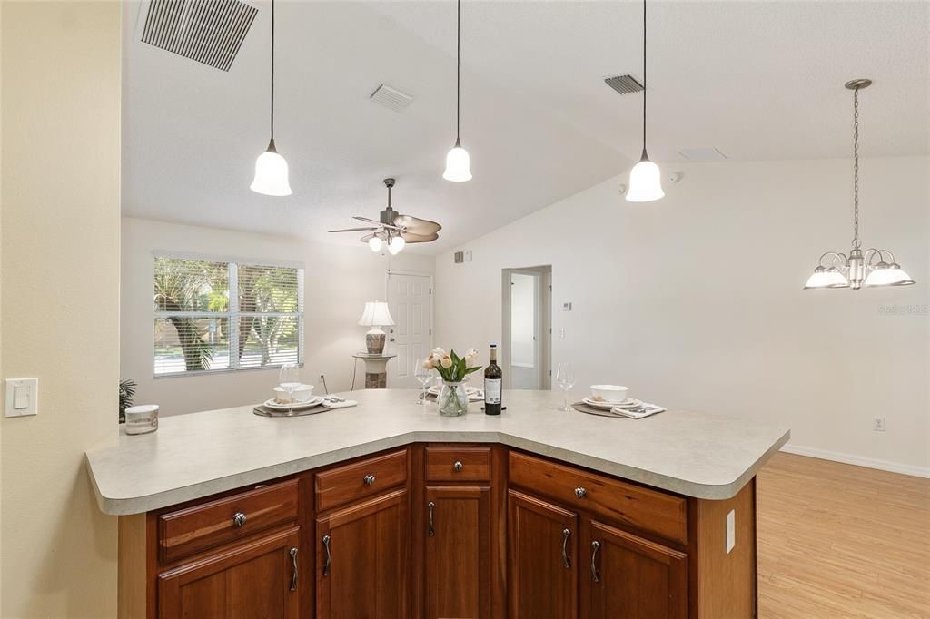 Active With Contract: $289,000 (2 beds, 2 baths, 1388 Square Feet)