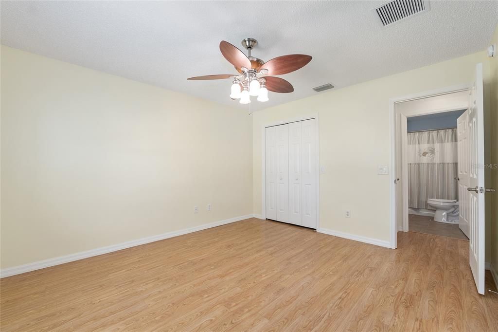 Active With Contract: $289,000 (2 beds, 2 baths, 1388 Square Feet)