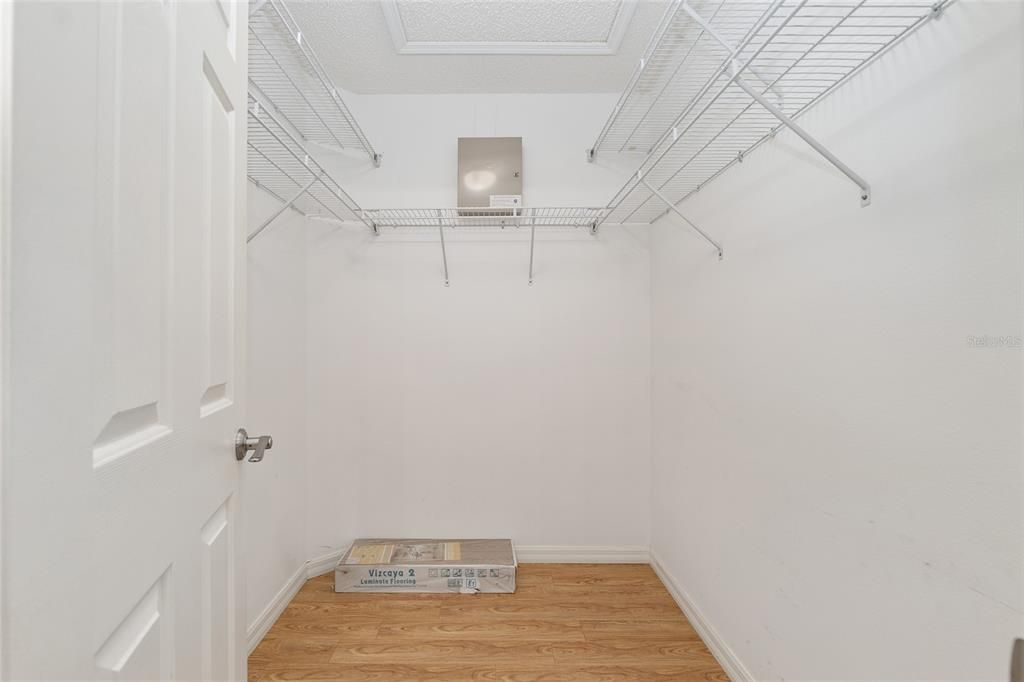 Active With Contract: $289,000 (2 beds, 2 baths, 1388 Square Feet)