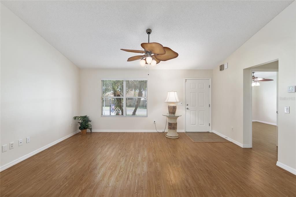 Active With Contract: $289,000 (2 beds, 2 baths, 1388 Square Feet)